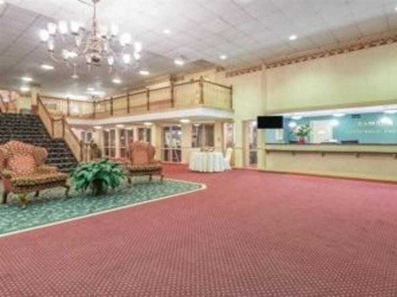 Ramada Conference Center Hotel Morgantown Bagian luar foto
