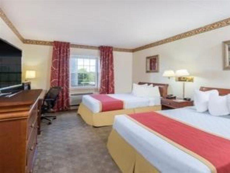 Ramada Conference Center Hotel Morgantown Bagian luar foto